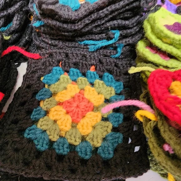 Vintage Crocheted Granny Squares 1-8" Individual Squares Colorful Lot Over 170 - Picture 4 of 16
